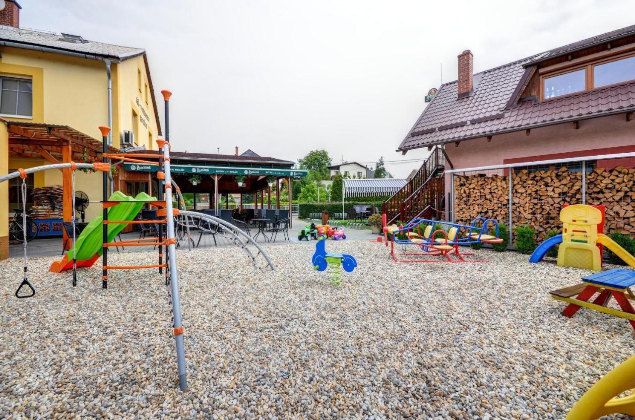 A U Sv. Mikulase 3* Hať